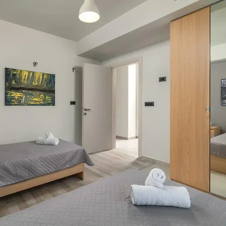 Harmony Rhodes فيلة *